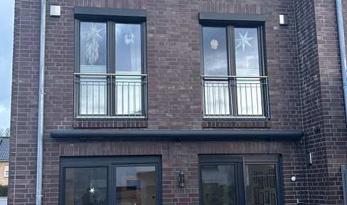 Terraced corner house