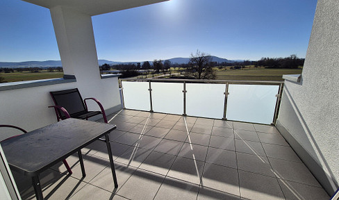 Barrier-free: Light-flooded 4-room apartment with balcony and fitted kitchen