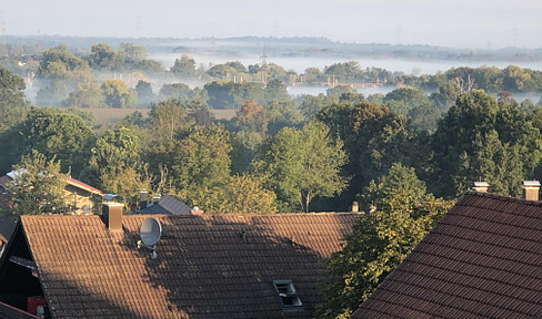 RUHIGE 3 ZI.-EIGENTUMSWOHNUNG MIT HERRLICHER AUSSICHT IN DIE RHEINEBENE!