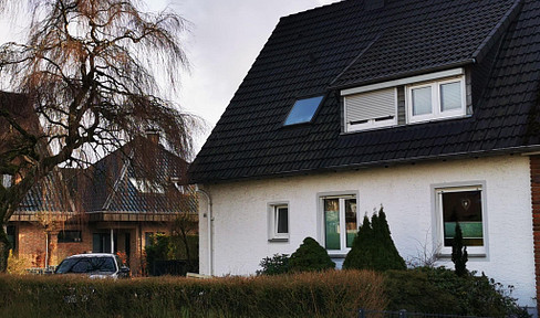 Semi-detached house for sale in Schloß Holte