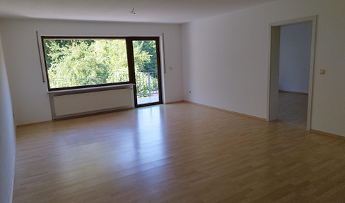 Sun-drenched 4-room apartment on the edge of the forest in Dreieich-Dreieichenhain