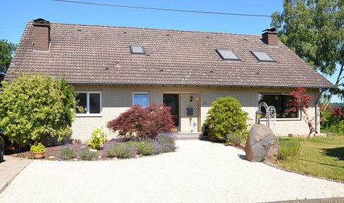 Large, beautifully situated country estate, biologically modernized, good A3 connection, commission-free