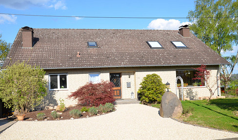 Large, beautifully situated country estate, biologically modernized, good A3 connection, commission-free