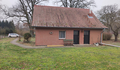 Detached house with large plot and outbuilding