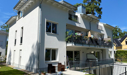 Modern apartment with a terrace and garden (ground floor) located by the lake.