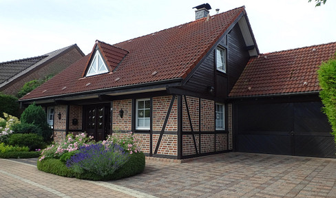 Modern half-timbered house, free of commission, detached in preferred residential area