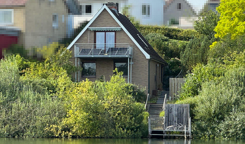 Detached house with apartment on Trentsee with castle view and jetty, commission-free