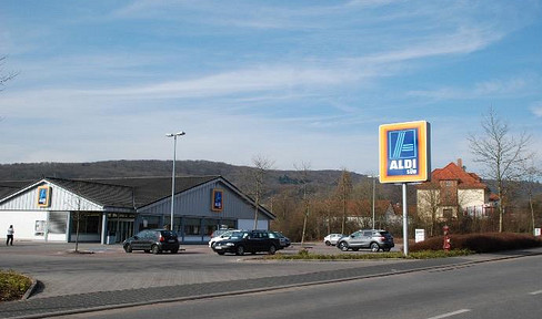 Attraktives 7.000 m² Einkaufszentrum mit Wohngebäude in Top-Lage neben Aldi
