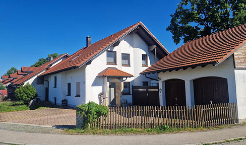 Detached house with garden, cellar, pool & 3 garages in Mettenheim