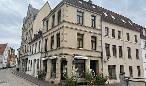 Town house with lots of charm and great views, possibly plus takeover existence