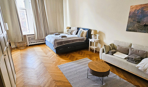 Elegantly renovated old apartment near Ku'Damm