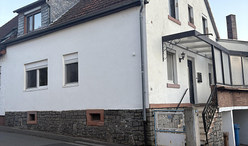 Ein-/Zweifamilienhaus mit Potential, Nebengebäude und großzügigen Garten