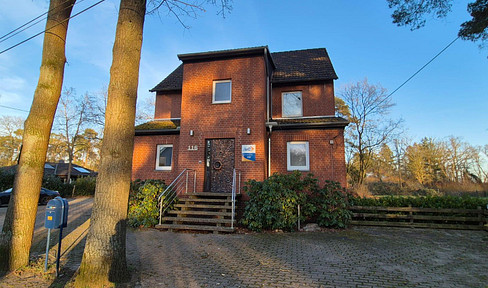 Berkhof - Wohn-/Bürogebäude mit vielseitiger Nutzungsmöglichkeit mit über 1.400 m² Grundstück