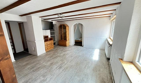 Sunny apartment with a shared garden and a fully equipped kitchen.