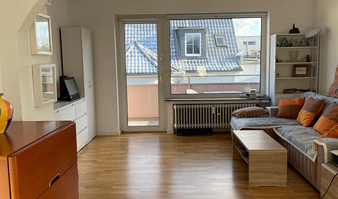 Zentral, ruhig  2,5 Zi Vollmöblierte Wohnung mit Balkon und Fahrstuhl