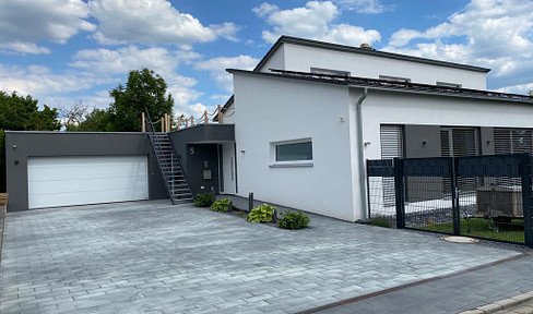 Architektenvilla mit wunderschönen Garten