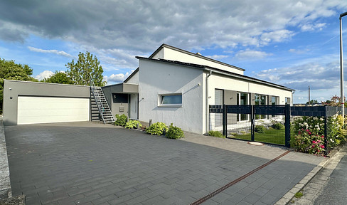 Architektenvilla mit wunderschönen Garten