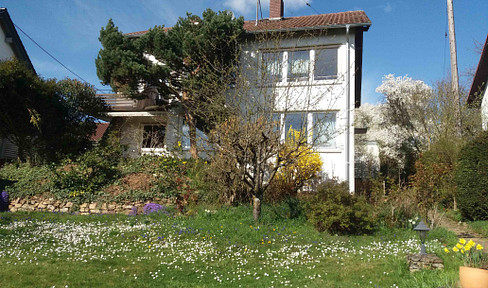 Zwei sonnige 4-Zimmerwohnungen in 2-Familienhaus mit großem Gartengrundstück, jeweils