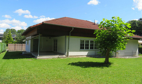 Bungalow mit Souterrainwohnung am Waldrand