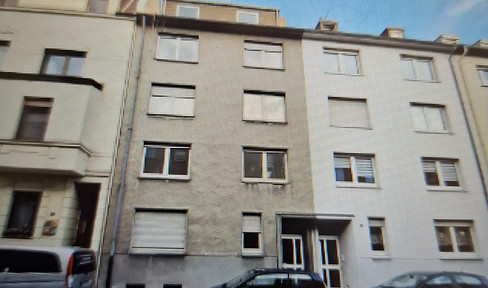 3-room penthouse apartment with fitted kitchen, located in the heart of MG-Rheydt.