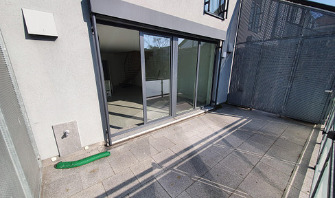 3-room penthouse old town apartment with roof terrace Conversion to 4-room apartment possible