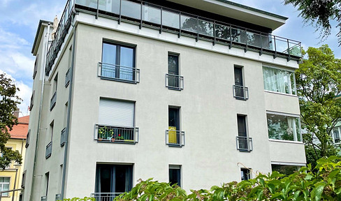 Barrier-free, with elevator in the Prussian quarter - Beautiful, bright, modern 4-5 room apartment