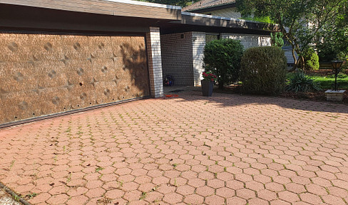 Family-friendly bungalow, close to the center with good transport links