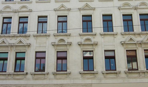 For sale: Bright, sunny 3-room apartment with a wide view, located very close to Leipzig Central Station. Asking price: €15,500 per year (cold rent), offered by a private individual.