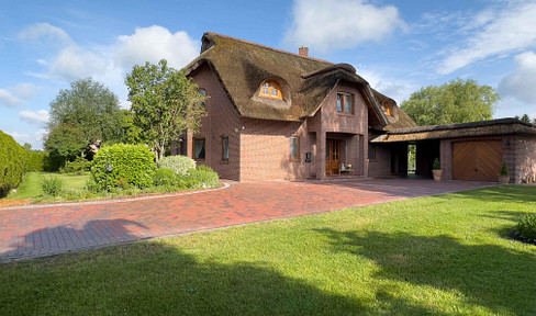 Exclusive thatched-roof villa on a plot of over 1 hectare - wellness, conservatory and pure nature
