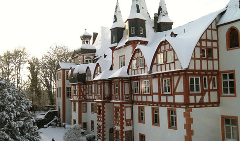Ansprechende und gepflegte 4-Raum-Maisonette-Wohnung im Hungener Schloss