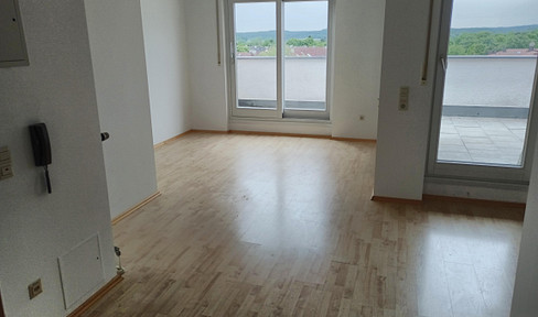 Provisionsfrei - Helle offene 2,5-Zimmer-Dachterrassen-Wohnung in Neusäß mit freier Aussicht.