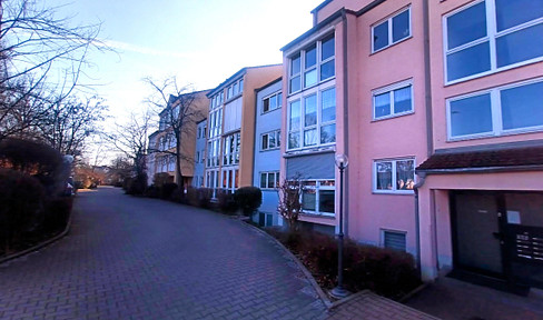 Provisionsfrei - Helle offene 2,5-Zimmer-Dachterrassen-Wohnung in Neusäß mit freier Aussicht.