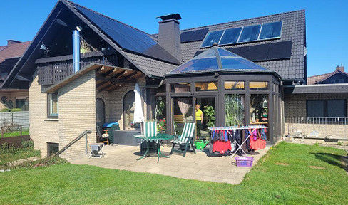 Exklusives EFH mit Einliegerwohnung, Pool, Sauna und Wintergarten