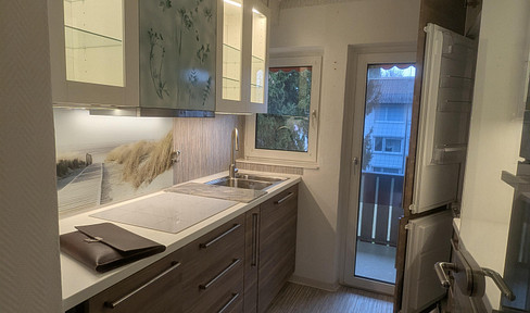 Renovated 3-room apartment for professionals with large extra study/guest room