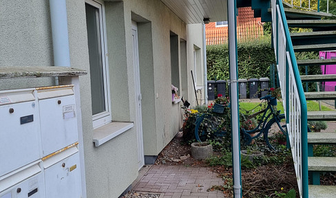 Freundliche ungewöhnliche loftartige Erdgeschosswohnung mit Garten und Stellplatz