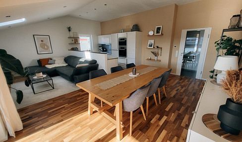 Helle 3-Zimmer-DG-Wohnung mit hohen Decken & Loggia nahe Hbf