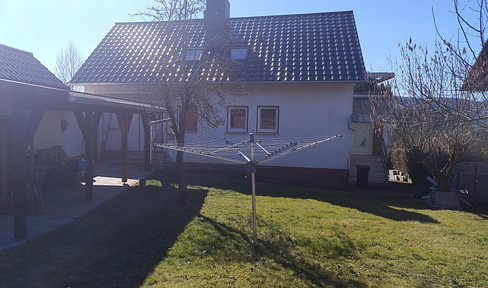 Haus mit Nebengebäude