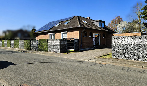 House in Eversburg adjacent to Pye with granny apartment and building plot