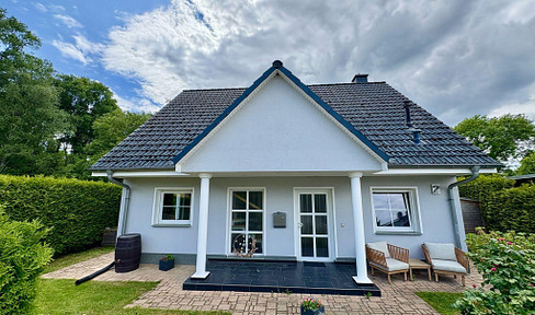 Modernes Einfamilienhaus im grünen Mittenwalde