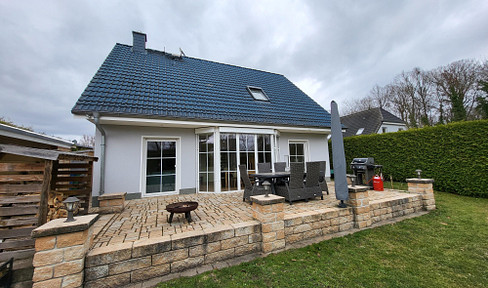 Modernes Einfamilienhaus im grünen Mittenwalde