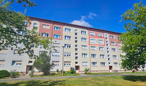gepflegte 4-Zimmer-Wohnung mit Balkon, Einbauküche und Tageslichtbad in Oschatz