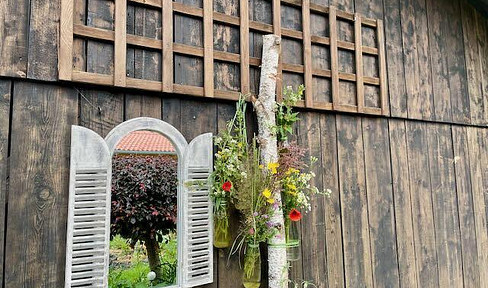 Individuelles Landhaus in Schäftlarn top modernisiert mit Garten, PV Anlage und Carport - von privat