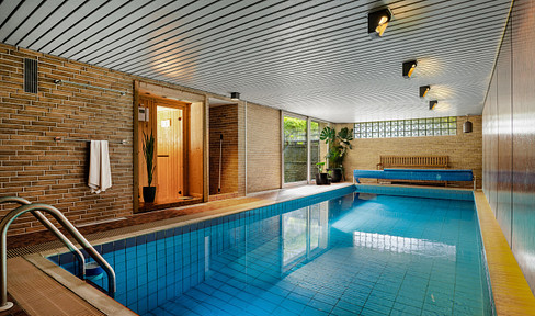 Großzügiges Familienhaus mit 4 Wohnbereichen, Garten und Indoor-Pool