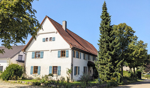 Spacious farmhouse in a quiet location on Brunnenplatz