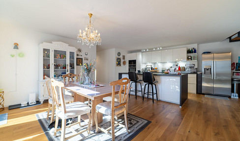 Luxuriöse 6,5-Zimmer-Maissonette-Wohnung: Zentrums-Lage in Sindelfingen mit Balkon