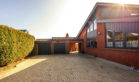 Detached EFH with double garage near the Elbe beach - commission-free!