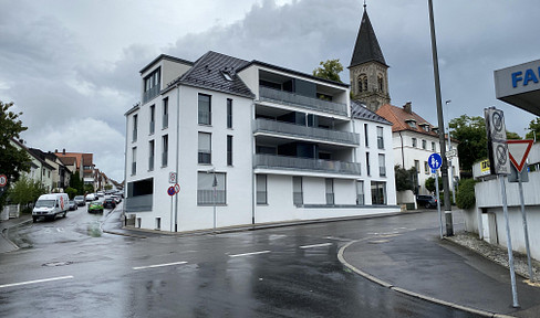 Neuwertige schöne 4 Zimmer Wohnung