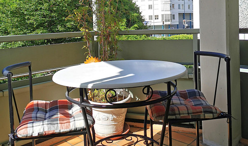 Commission-free! Stylish 3-room apartment with a balcony and fitted kitchen in the city center of Kempten.