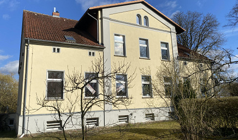 Ansprechende 2-Zimmer-Hochparterre-Wohnung mit Terrasse und Einbauküche in Neuruppin