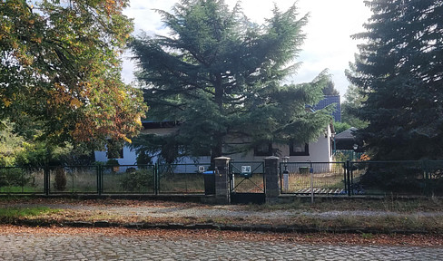 Beautiful corner plot in a quiet location